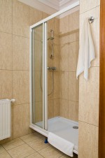 Pokój delux z jacuzzi z lustrem, prysznic